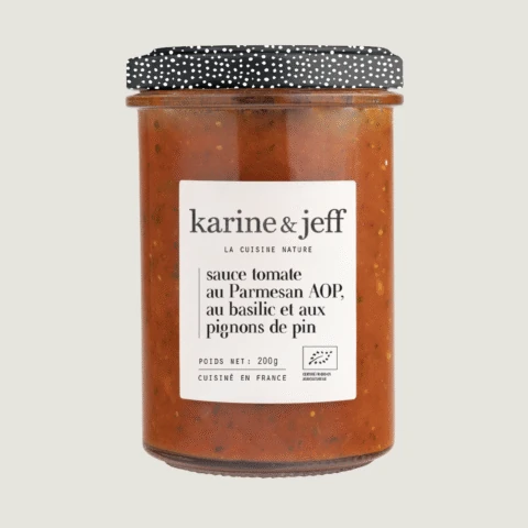 Salsa di pomodoro con parmigiano, basilico e pinoli