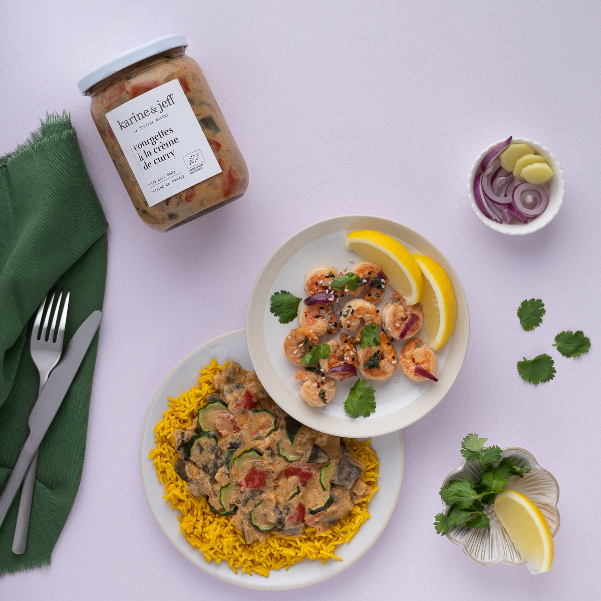 Idea ricetta: zucchine alla crema di curry, gamberi saltati al coriandolo e riso allo zafferano